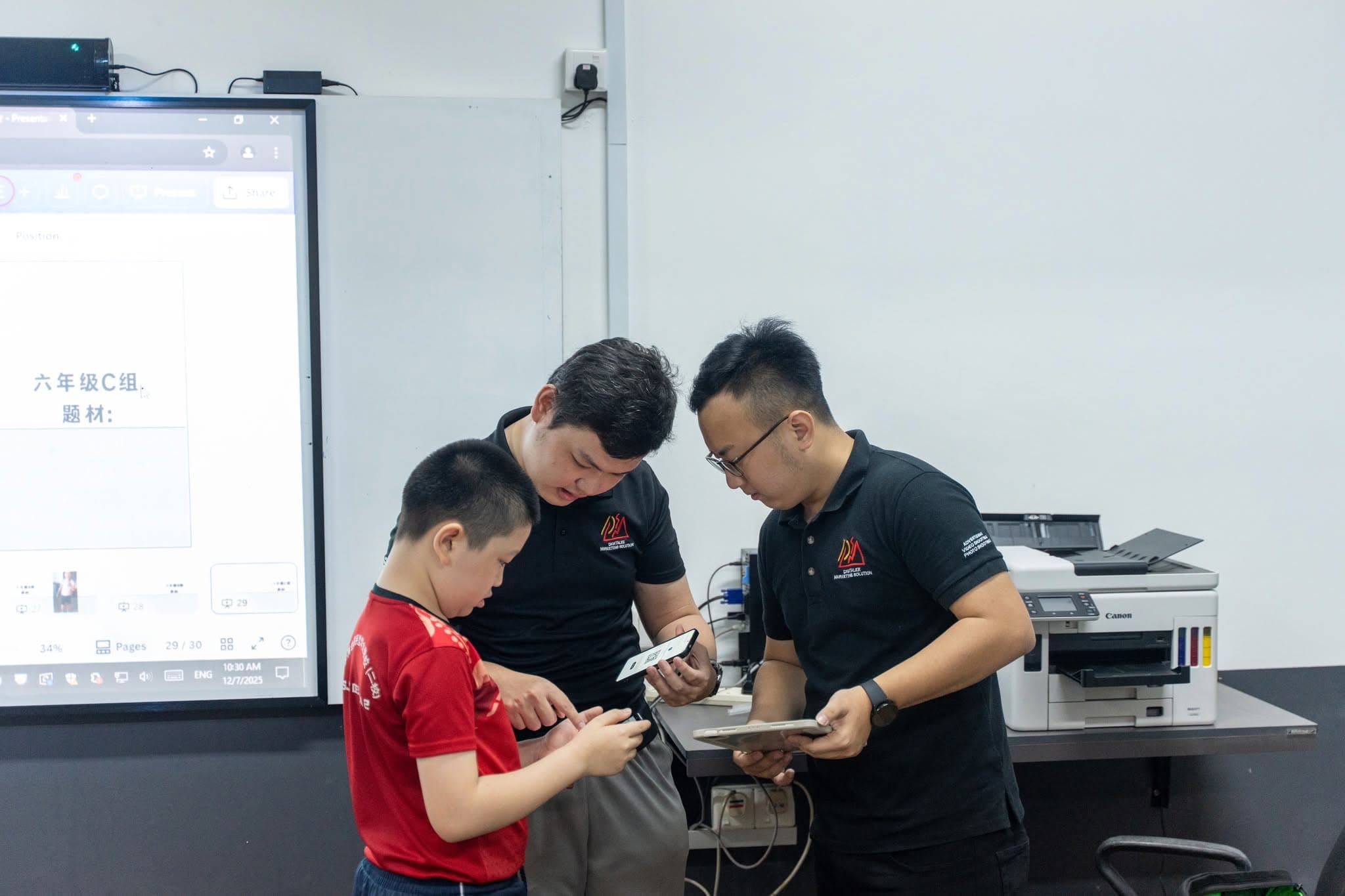 Practical guidance during a student activity.
